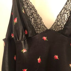 VS | Size L. Black and Rose Slip